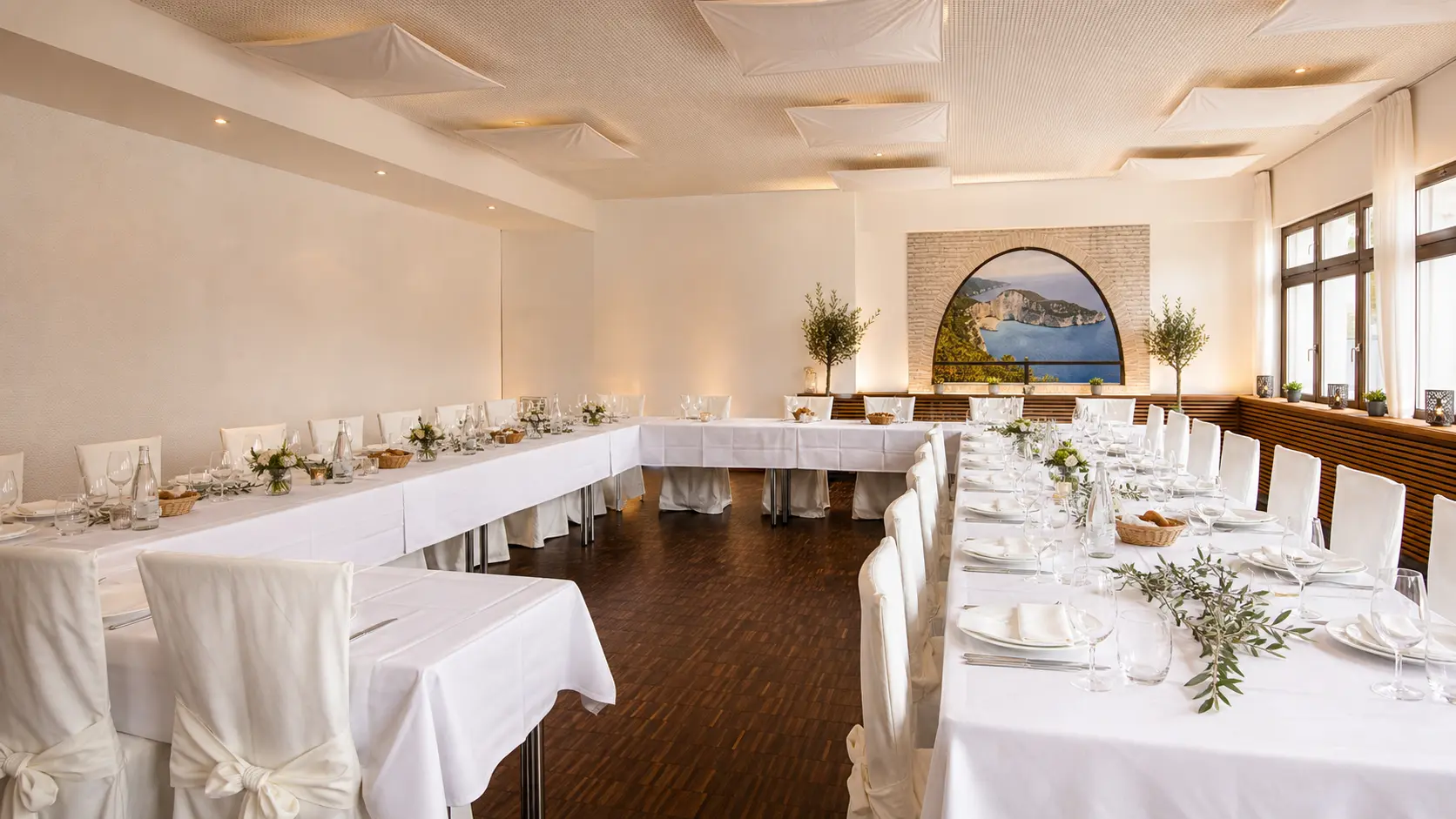 Gedeckter Saal im Seehaus Friedberg La Casa al Lago.